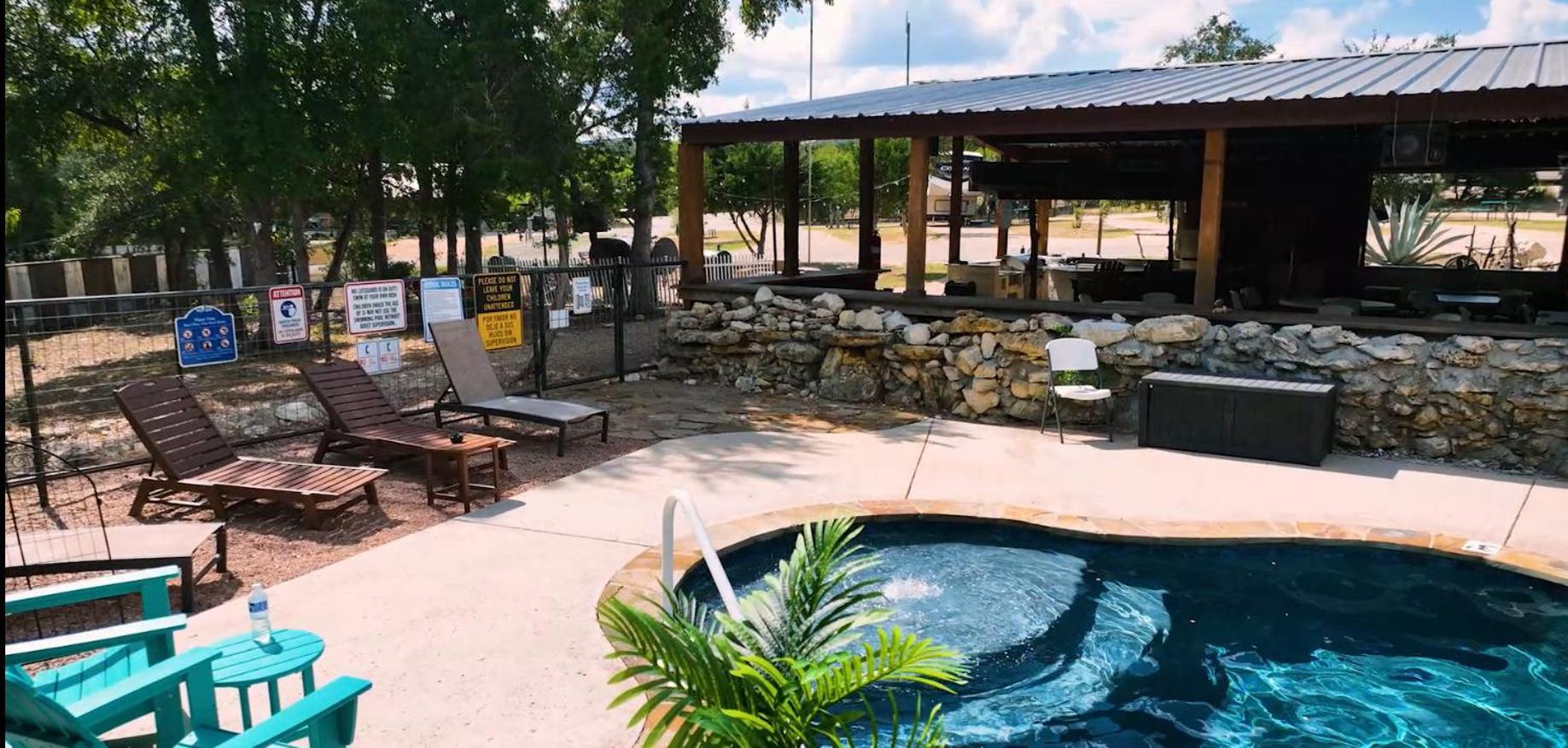 Pipe Creek Al'S Hideaway Cabin And Rv Space, Llc מראה חיצוני תמונה